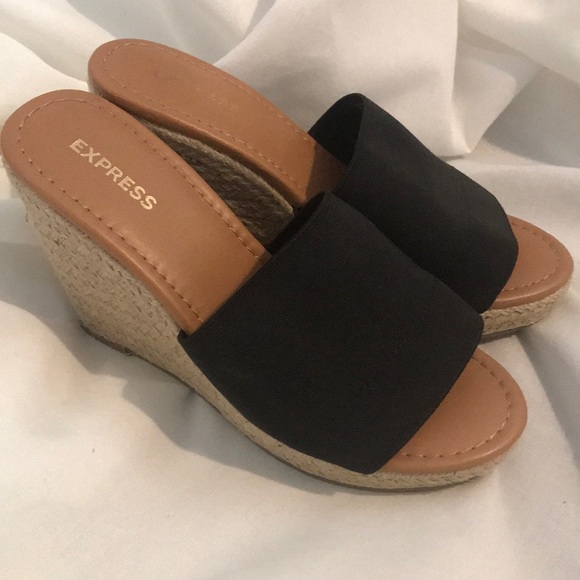 Express Slip On Wedges - Picture 2 of 4